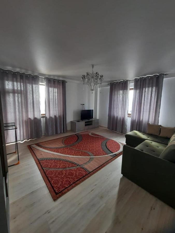 Diplomat - 2 Apartman Biskek Kültér fotó