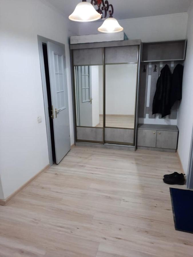 Diplomat - 2 Apartman Biskek Kültér fotó