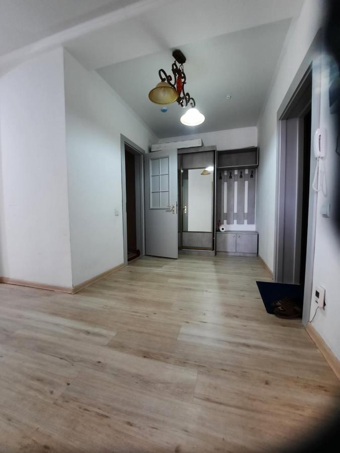 Diplomat - 2 Apartman Biskek Kültér fotó