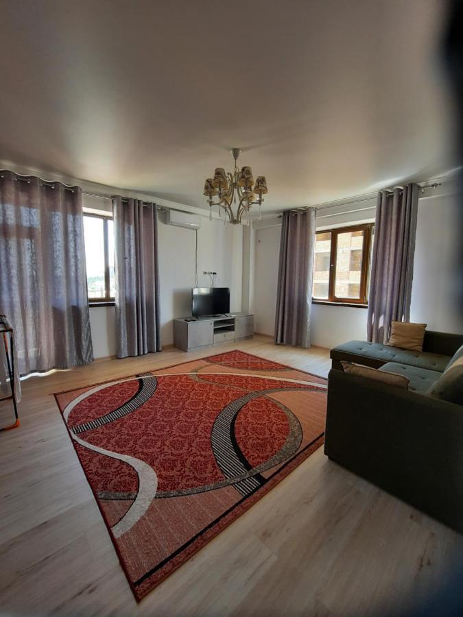 Diplomat - 2 Apartman Biskek Kültér fotó