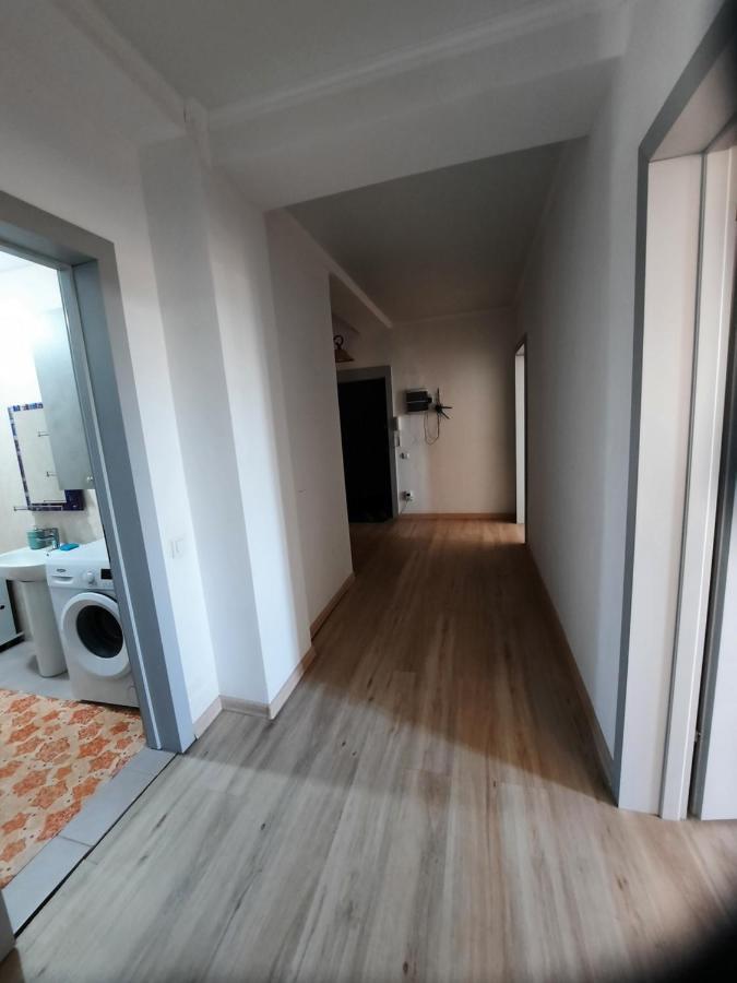 Diplomat - 2 Apartman Biskek Kültér fotó