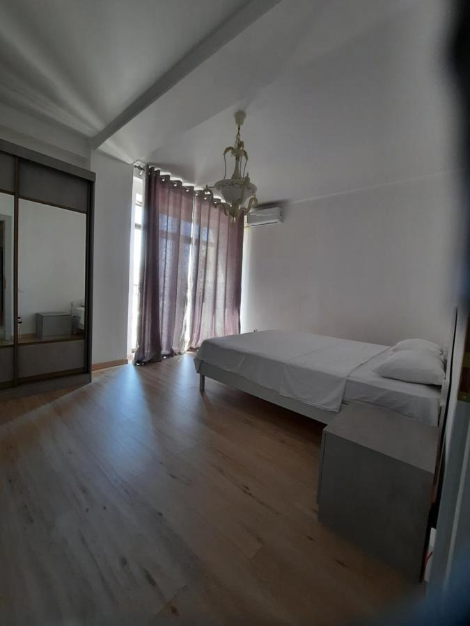 Diplomat - 2 Apartman Biskek Kültér fotó