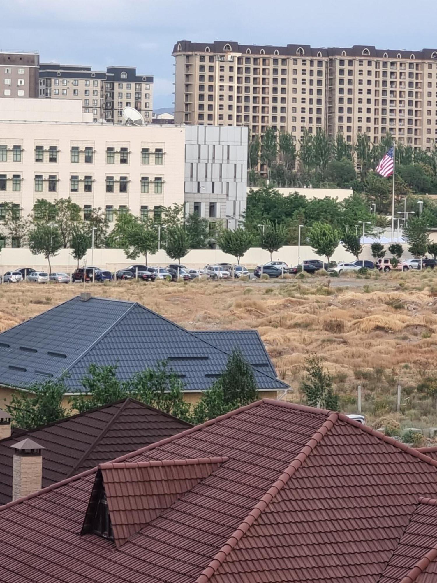 Diplomat - 2 Apartman Biskek Kültér fotó
